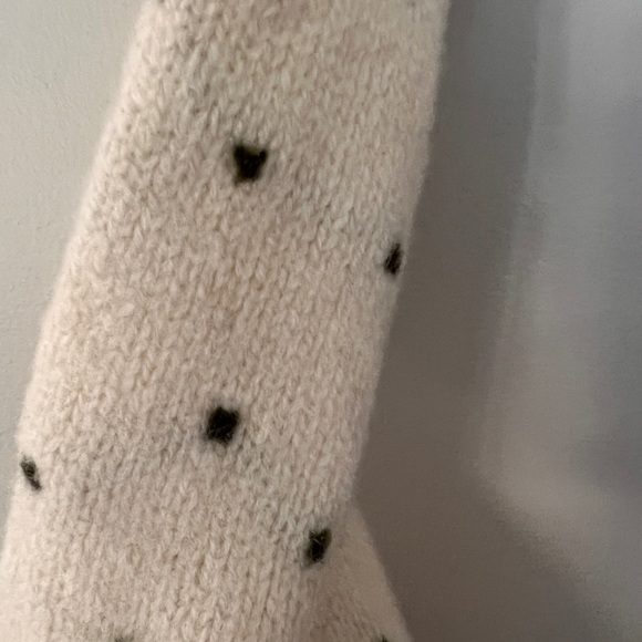 White warm scarf with dark green almost black polka dots - Picture 7 of 8